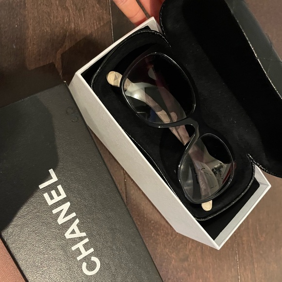 Chanel quilted leather frame sunglasses - Picture 6 of 6